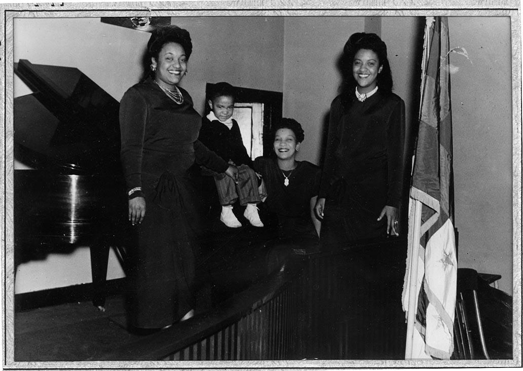 Gay family in 1950s